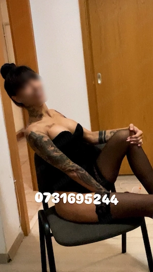 Brunetă Siliconată- Outcall party girl 