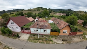 Casă la țară în comuna Laslea - imagine 8
