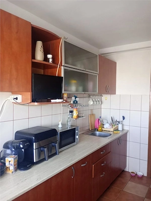 Apartament 3 camere Semidecomandat Bld. Brancoveanu Metrou - imagine 2