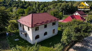 Casa P+E, 222 mp construiti, teren 1.078 mp, Borlesti, jud. Neamt