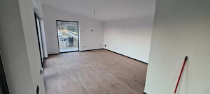 Proprietar, vând teren și clădire funcțională  - imagine 4