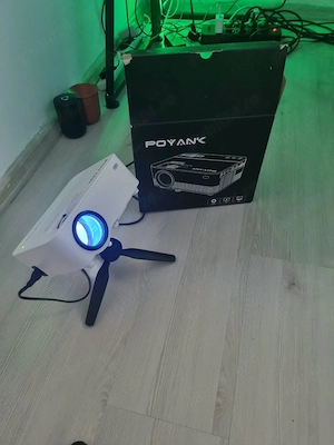 Videoproiector POYANK - Ca NOU (folosit sub 2h)