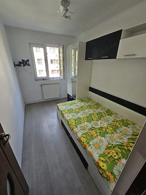 vand apartament 3 camere