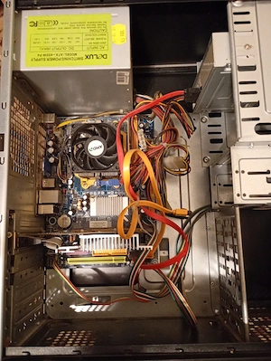 Vand PC pentru piese