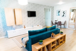 Apartament modern de 2 camere , cu acces la curte interioară | Aproape de centru - imagine 2