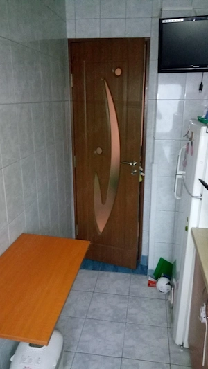 închiriez ap 2 camere  40 mp