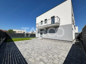 Casa de vanzare in Selimbar cu acces in curte si 2 locuri de parcare - imagine 2
