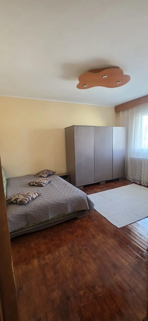 Spre închiriere apartament 3 camere ultracentral Câmpulung  - imagine 4