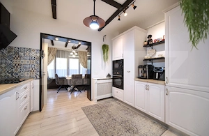 Apartament cu 3 camere, decomandat, cu terasă, grădină și loc de parcare - imagine 2