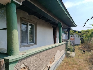 Casa bătrânească și teren  - imagine 2