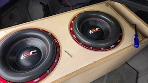 2 Subwoofere TRF 1220m 2000w RMS buc cu incinta acordata la 35hz