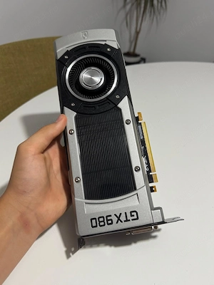 Vând NVIDIA GTX 980 4GB Founders Edition