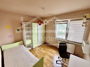 Apartament cu 3 camere, 70 mp, decomandat, Zona Fortuna - imagine 3