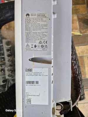 Vând invertor hibrid monofazat Huawei SUN2000-5KTL-L1 5kw + Smart meter + accesorii