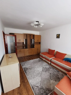 Apartament 3 camere de închiriat, central, Bld Traian, zona spital, școala 2 - imagine 2