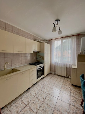 Apartament 3 camere de închiriat, central, Bld Traian, zona spital, școala 2 - imagine 8