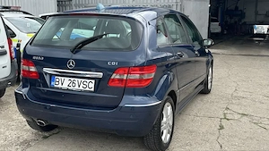Mașina e mică, confortul e Mercedes! - imagine 4