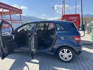Mașina e mică, confortul e Mercedes! - imagine 5