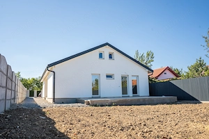 Casă individuală Lazuri   144 mp utili (121 mp casă + 1 2 terase), curte pregătită de pavaj - imagine 8