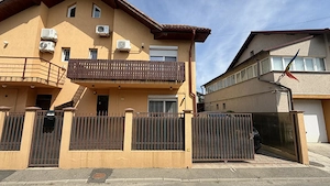 Duplex superb 150 mp construiti , 180 mp teren, Crinului, Rosu 