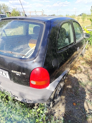 Dezmembrez Opel Corsa b