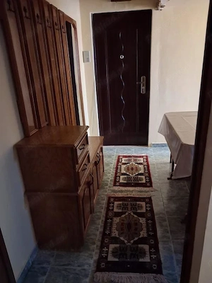 Inchiriez ap.de 2 camere , semidecomandat.