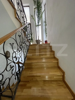 Casă cu 4 dormitoare, 280 mp, garaj, teren 500 mp  - imagine 9