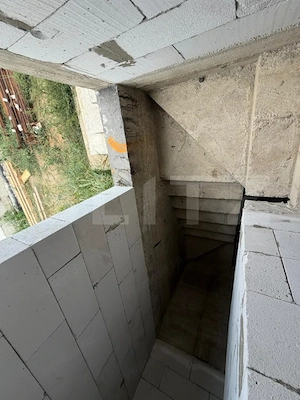 Casă la Roșu pe Dealul Furcilor – 3 Dormitoare, Subsol, Living Separat, 3 Băi  - imagine 2