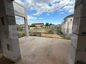 Casă la Roșu pe Dealul Furcilor – 3 Dormitoare, Subsol, Living Separat, 3 Băi  - imagine 3