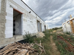 Casă la Roșu pe Dealul Furcilor – 3 Dormitoare, Subsol, Living Separat, 3 Băi  - imagine 11