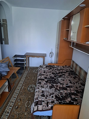 Închiriez garsoniera 16 mp decomandata cu baie și bucătărie bd.Primaverii 7A persoană fizică  - imagine 4