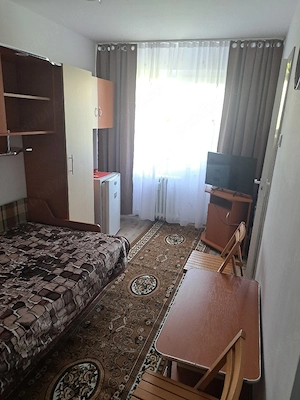 Închiriez garsoniera 16 mp decomandata cu baie și bucătărie bd.Primaverii 7A persoană fizică  - imagine 2