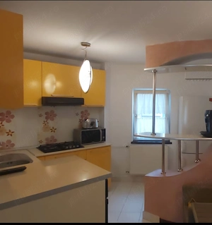 Apartament de inchiriat 3 camere 2 băi zona biserica Sf.Apostol Andrei - imagine 2