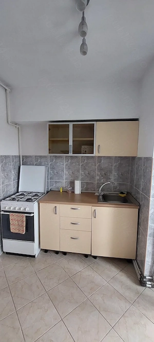 Central, 2 camere, bloc an 2000 - imagine 10