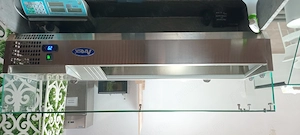 Vând două vitrine frigorifice profesionale pentru ingrediente, ideale pentru pizzerie, shaorma sandw