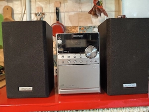 Minisistem audio Kenwood pentru piese sau restaurare .