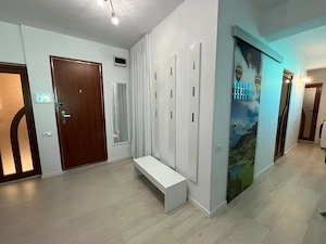 Vand Apartament 3 camere in vila, garaj si camera depozitare la parter, etaj 2, Delfinariu  - imagine 7