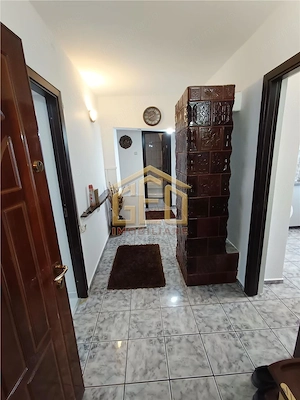 Apartament 3 camere in zona centrala Moldova Noua - imagine 6