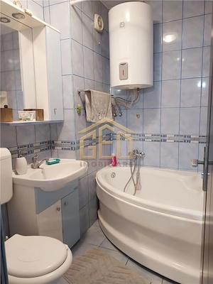 Apartament 3 camere in zona centrala Moldova Noua - imagine 10