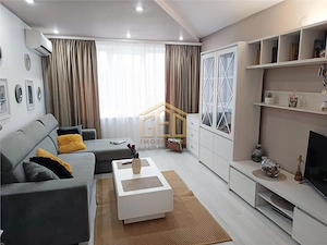 Apartament 3 camere in zona centrala Moldova Noua - imagine 2