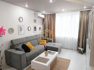Apartament 3 camere in zona centrala Moldova Noua - imagine 3