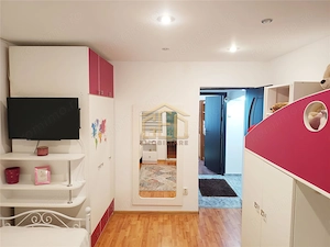 Apartament 3 camere in zona centrala Moldova Noua - imagine 8