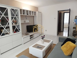 Apartament 3 camere in zona centrala Moldova Noua - imagine 4