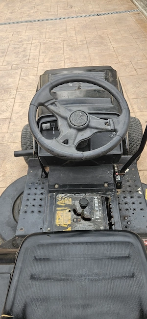 Tractoras de tuns iarba  - imagine 4