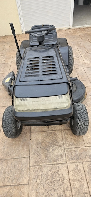 Tractoras de tuns iarba  - imagine 5