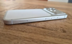 iPhone în stare foarte bună, original, curat și perfect funcțional, disponibil imediat