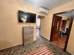 Apartament 3 camere Decomandat Resita - imagine 2