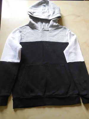 Hanorac nou  H&M pentru baieti marimea 134- 140