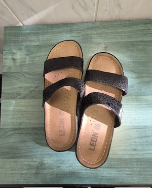 Papuci piele nr 37