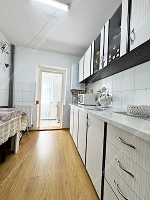 Apartament cu 2 camere dec., situat la parter, în cartierul Micro 21. - imagine 6